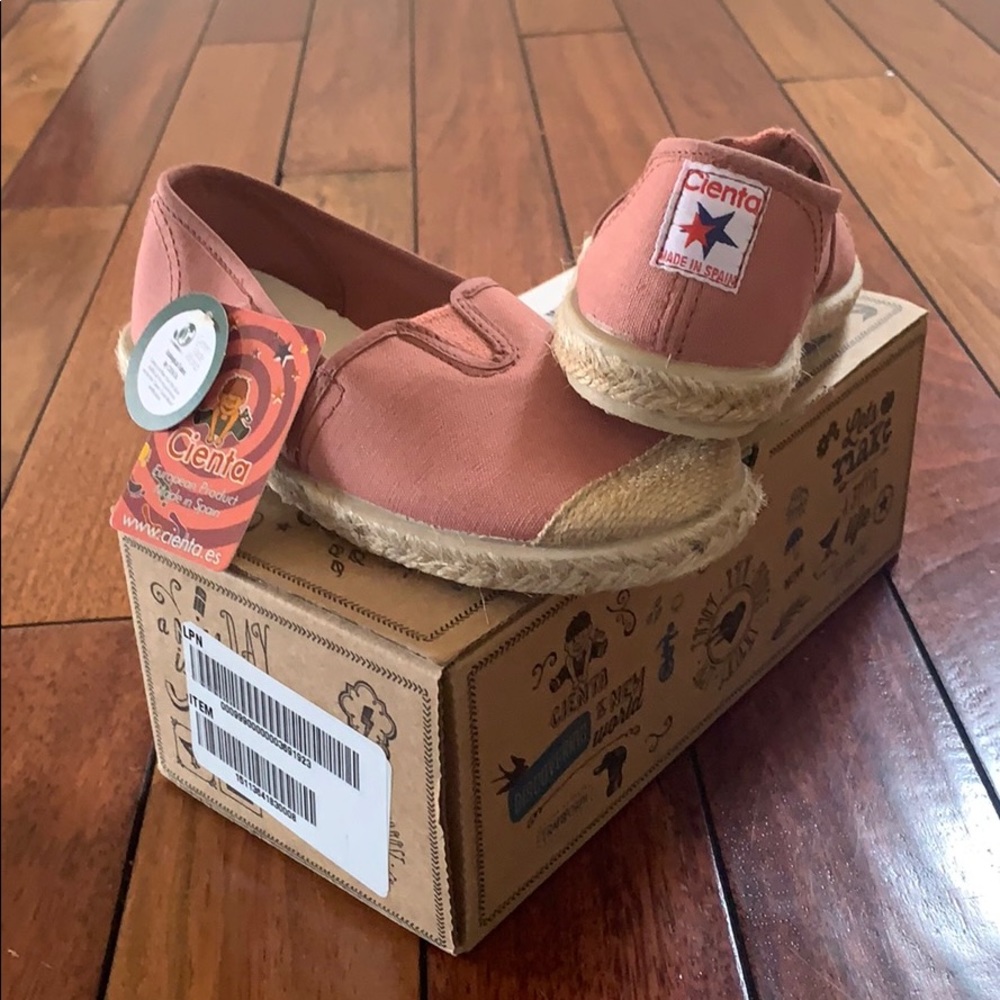 Cienta slip on shoes